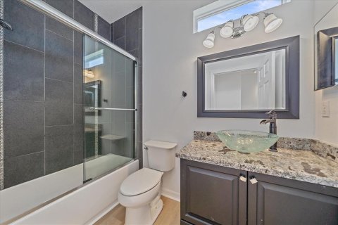 House in Sarasota, Florida 3 bedrooms, 154.03 sq.m. № 1792156 - photo 13