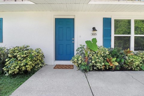 House in Tampa, Florida 3 bedrooms, 116.59 sq.m. № 2393543 - photo 2