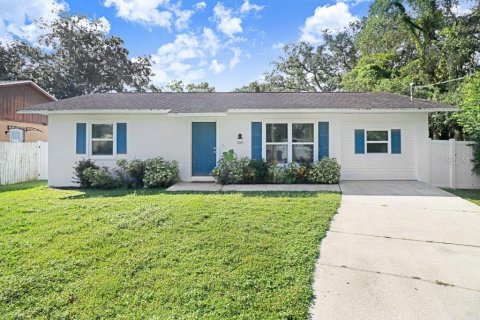 House in Tampa, Florida 3 bedrooms, 116.59 sq.m. № 2393543