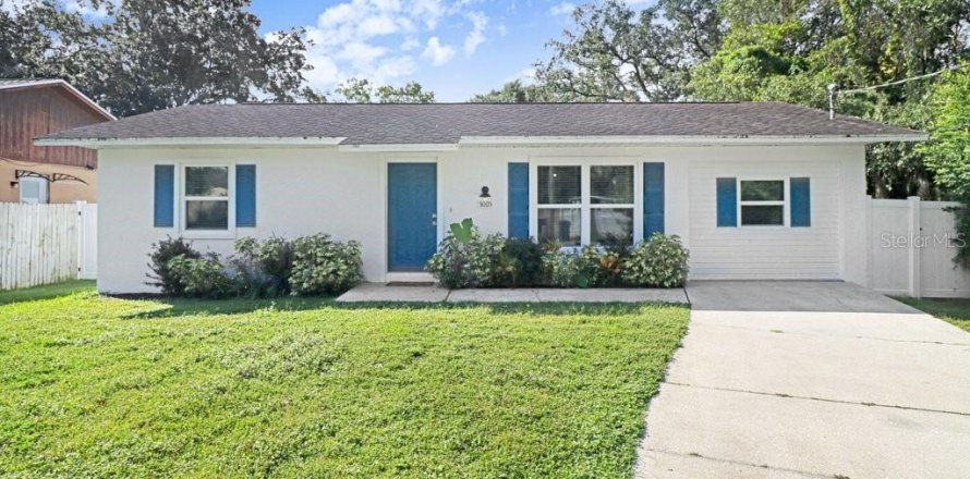 House in Tampa, Florida 3 bedrooms, 116.59 sq.m. № 2393543