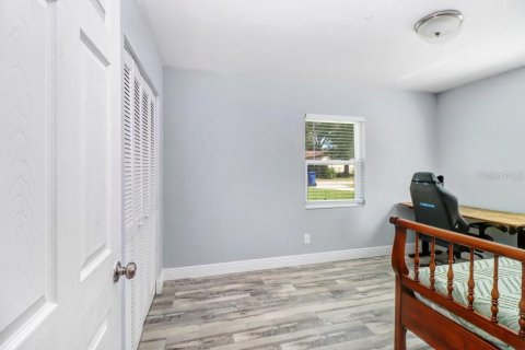 House in Tampa, Florida 3 bedrooms, 116.59 sq.m. № 2393543 - photo 18