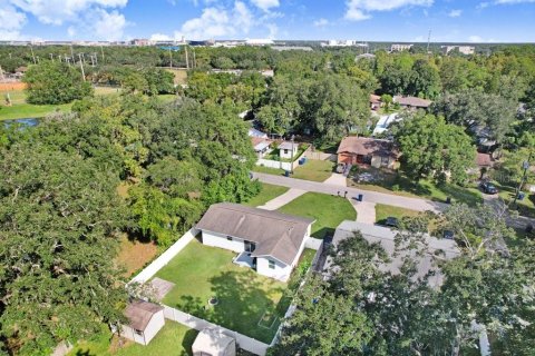 House in Tampa, Florida 3 bedrooms, 116.59 sq.m. № 2393543 - photo 25