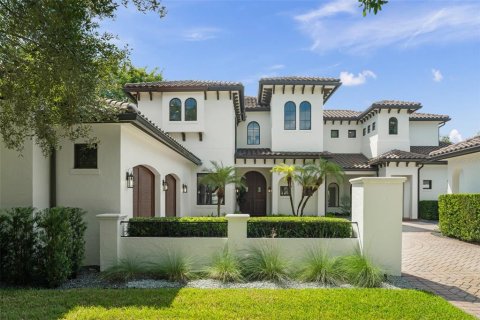 House in Orlando, Florida 5 bedrooms, 576.55 sq.m. № 2414948 - photo 4