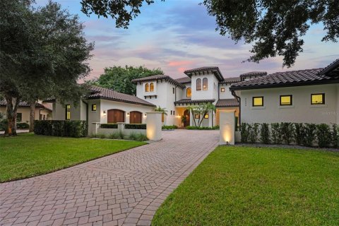 House in Orlando, Florida 5 bedrooms, 576.55 sq.m. № 2414948