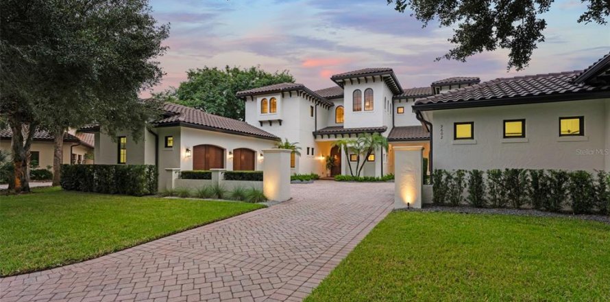 House in Orlando, Florida 5 bedrooms, 576.55 sq.m. № 2414948