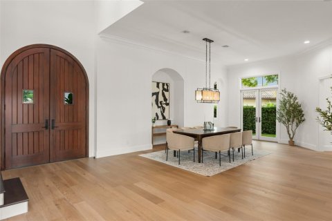 House in Orlando, Florida 5 bedrooms, 576.55 sq.m. № 2414948 - photo 8
