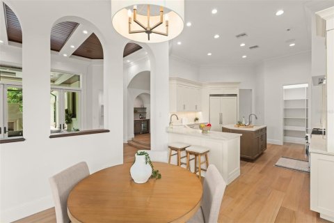 House in Orlando, Florida 5 bedrooms, 576.55 sq.m. № 2414948 - photo 30