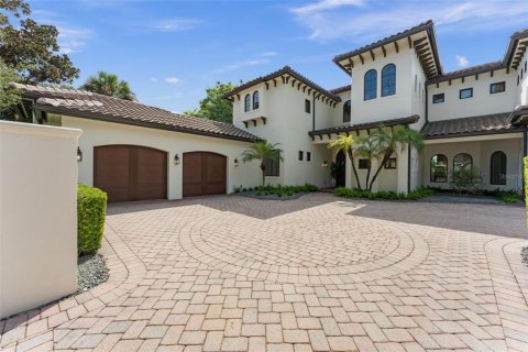 House in Orlando, Florida 5 bedrooms, 576.55 sq.m. № 2414948 - photo 5