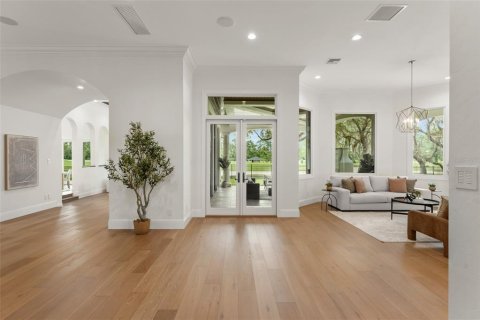 House in Orlando, Florida 5 bedrooms, 576.55 sq.m. № 2414948 - photo 6