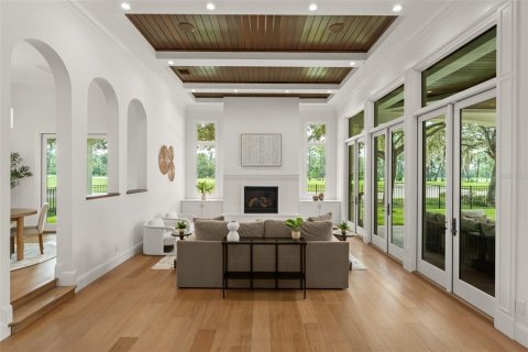 House in Orlando, Florida 5 bedrooms, 576.55 sq.m. № 2414948 - photo 15