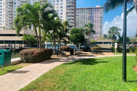 Condominio en Sunny Isles Beach, Florida, 3 dormitorios  № 2056668