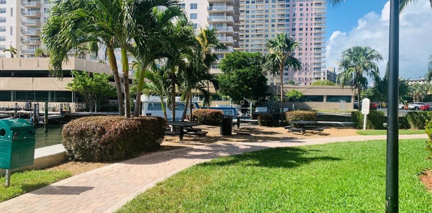 Condominio en Sunny Isles Beach, Florida, 3 dormitorios  № 2056668