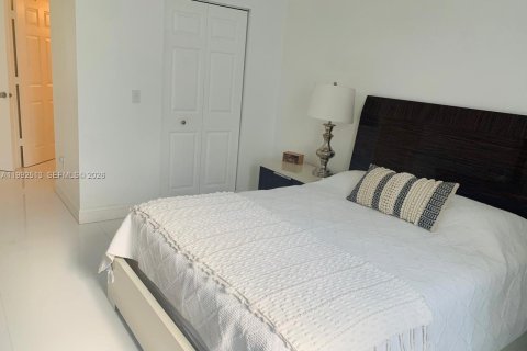 Condominio en alquiler en Sunny Isles Beach, Florida, 3 dormitorios, 117.43 m2 № 2056668 - foto 10