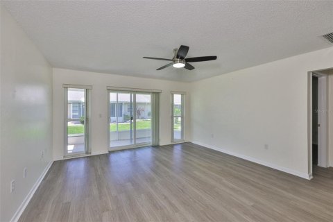 Condo in Sun City Center, Florida, 2 bedrooms  № 1800464 - photo 13