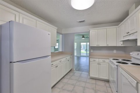 Condo in Sun City Center, Florida, 2 bedrooms  № 1800464 - photo 17