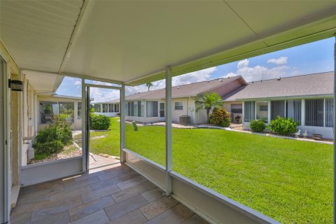 Condo in Sun City Center, Florida, 2 bedrooms  № 1800464 - photo 14