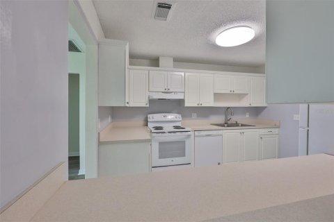 Condo in Sun City Center, Florida, 2 bedrooms  № 1800464 - photo 16