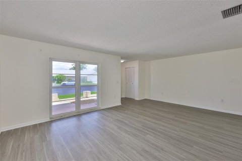 Condo in Sun City Center, Florida, 2 bedrooms  № 1800464 - photo 24