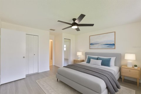 Condo in Sun City Center, Florida, 2 bedrooms  № 1800464 - photo 8