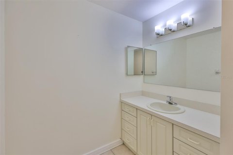 Condo in Sun City Center, Florida, 2 bedrooms  № 1800464 - photo 4