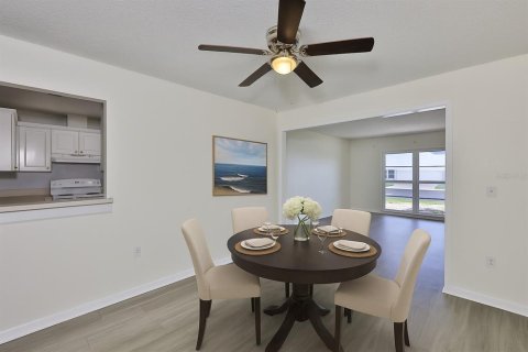 Condo in Sun City Center, Florida, 2 bedrooms  № 1800464 - photo 6
