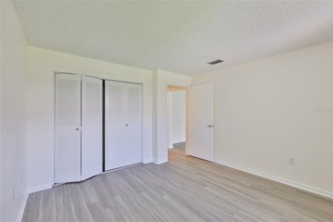 Condo in Sun City Center, Florida, 2 bedrooms  № 1800464 - photo 18