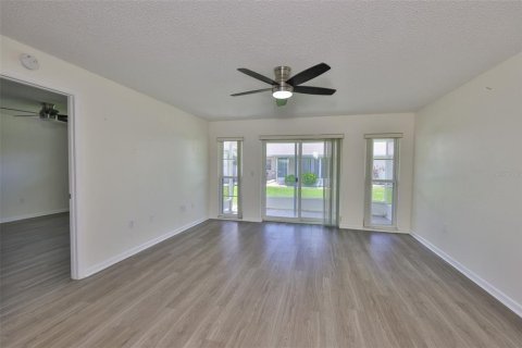Condo in Sun City Center, Florida, 2 bedrooms  № 1800464 - photo 29