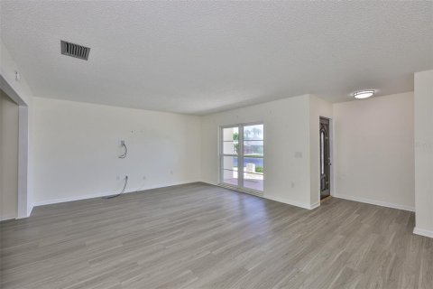 Condo in Sun City Center, Florida, 2 bedrooms  № 1800464 - photo 25