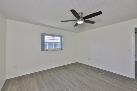 Condo in Sun City Center, Florida, 2 bedrooms  № 1800464 - photo 26