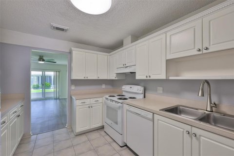 Condo in Sun City Center, Florida, 2 bedrooms  № 1800464 - photo 15