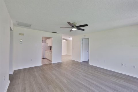 Condo in Sun City Center, Florida, 2 bedrooms  № 1800464 - photo 19
