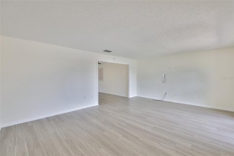 Condo in Sun City Center, Florida, 2 bedrooms  № 1800464 - photo 20