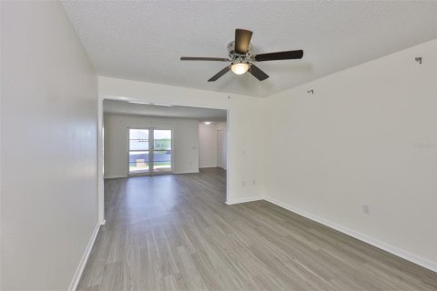 Condo in Sun City Center, Florida, 2 bedrooms  № 1800464 - photo 22