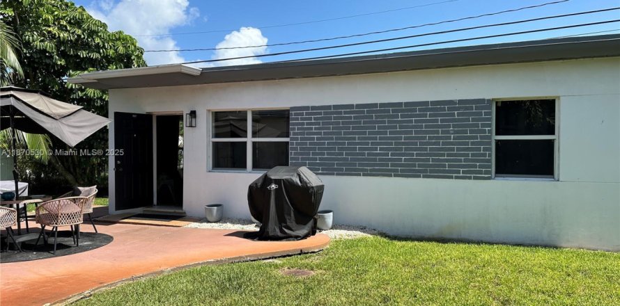 Immobilier commercial à Miami, Floride 1 chambre, 41.06 m2 № 2013535