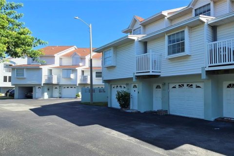 Touwnhouse à Indian Shores, Floride 3 chambres, 139.35 m2 № 2411388
