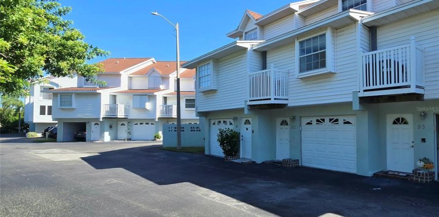 Touwnhouse à Indian Shores, Floride 3 chambres, 139.35 m2 № 2411388