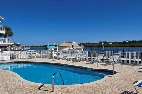Touwnhouse à vendre à Indian Shores, Floride: 3 chambres, 139.35 m2 № 2411388 - photo 18