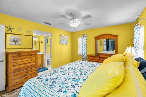 Condo in Tarpon Springs, Florida, 2 bedrooms  № 1679332 - photo 28