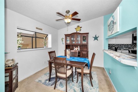 Condo in Tarpon Springs, Florida, 2 bedrooms  № 1679332 - photo 13