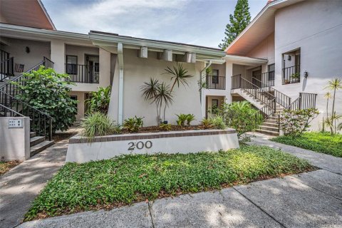 Condo in Tarpon Springs, Florida, 2 bedrooms  № 1679332 - photo 1