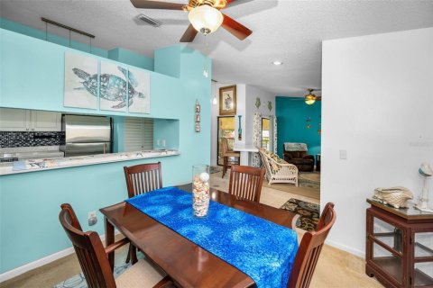Condo in Tarpon Springs, Florida, 2 bedrooms  № 1679332 - photo 11