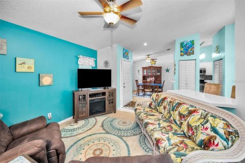 Condo in Tarpon Springs, Florida, 2 bedrooms  № 1679332 - photo 15