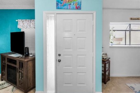 Condo in Tarpon Springs, Florida, 2 bedrooms  № 1679332 - photo 8
