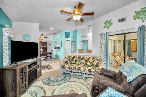 Condo in Tarpon Springs, Florida, 2 bedrooms  № 1679332 - photo 17