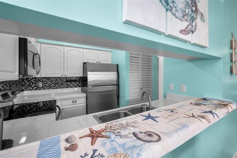Condo in Tarpon Springs, Florida, 2 bedrooms  № 1679332 - photo 20