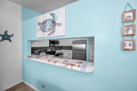 Condo in Tarpon Springs, Florida, 2 bedrooms  № 1679332 - photo 9
