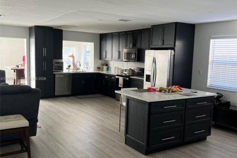 Villa ou maison à vendre à Pompano Beach, Floride: 2 chambres, 122.26 m2 № 2080081 - photo 2