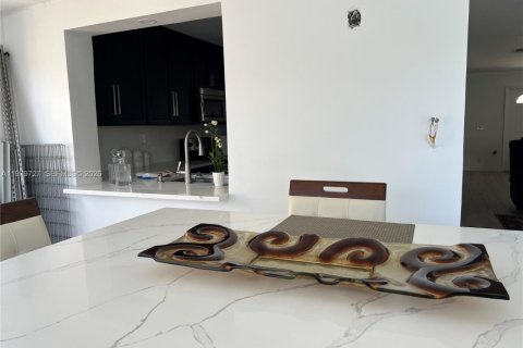 Villa ou maison à vendre à Pompano Beach, Floride: 2 chambres, 122.26 m2 № 2080081 - photo 22