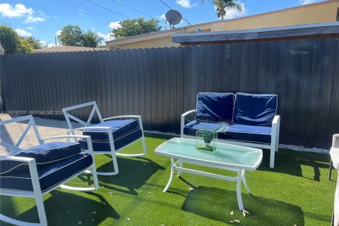 Villa ou maison à vendre à Pompano Beach, Floride: 2 chambres, 122.26 m2 № 2080081 - photo 19