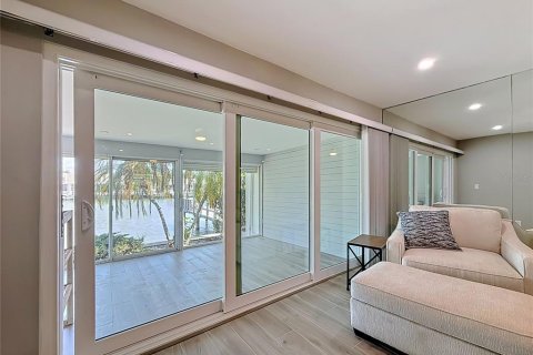 Condo in Saint Petersburg, Florida, 2 bedrooms № 2230625 - photo 26